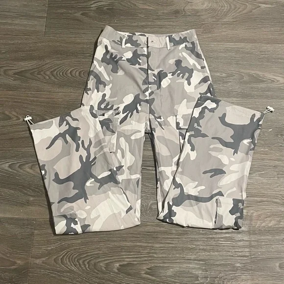 New Camouflage Cargo Pants Size XS - Picture 3 of 7